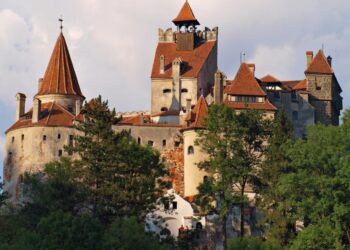 Drácula: del vampiro de Bram Stoker a los no muertos de la vida real