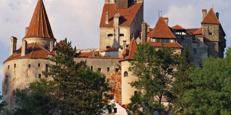 Drácula: del vampiro de Bram Stoker a los no muertos de la vida real
