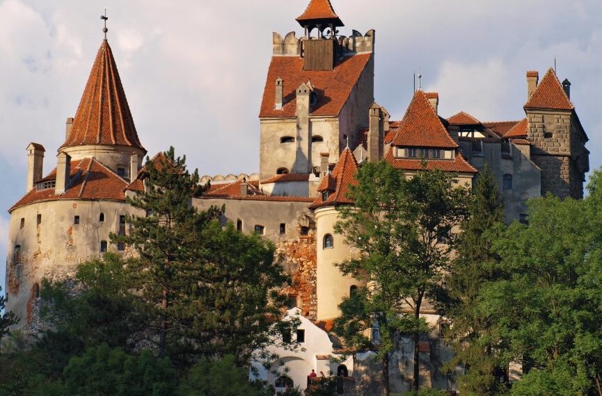 Drácula: del vampiro de Bram Stoker a los no muertos de la vida real